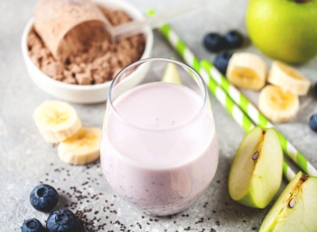 protein-powder-blueberry-banana-smoothie